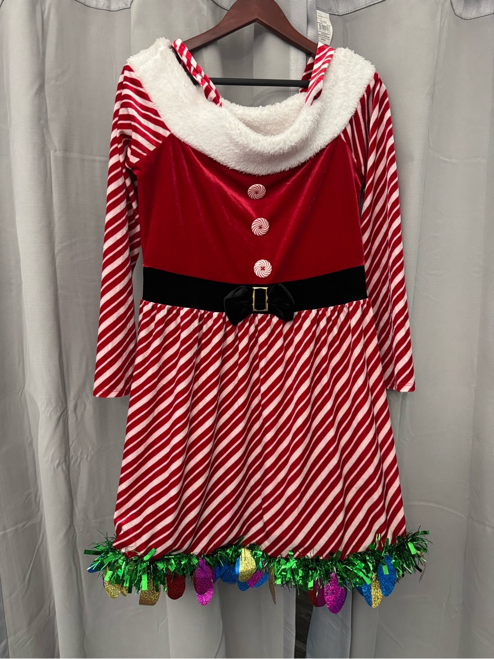 Born Famous Womens Christmas dress - size XL